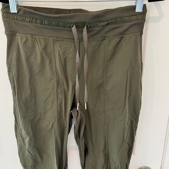 lululemon forest green pants size 4 - Picture 2 of 4